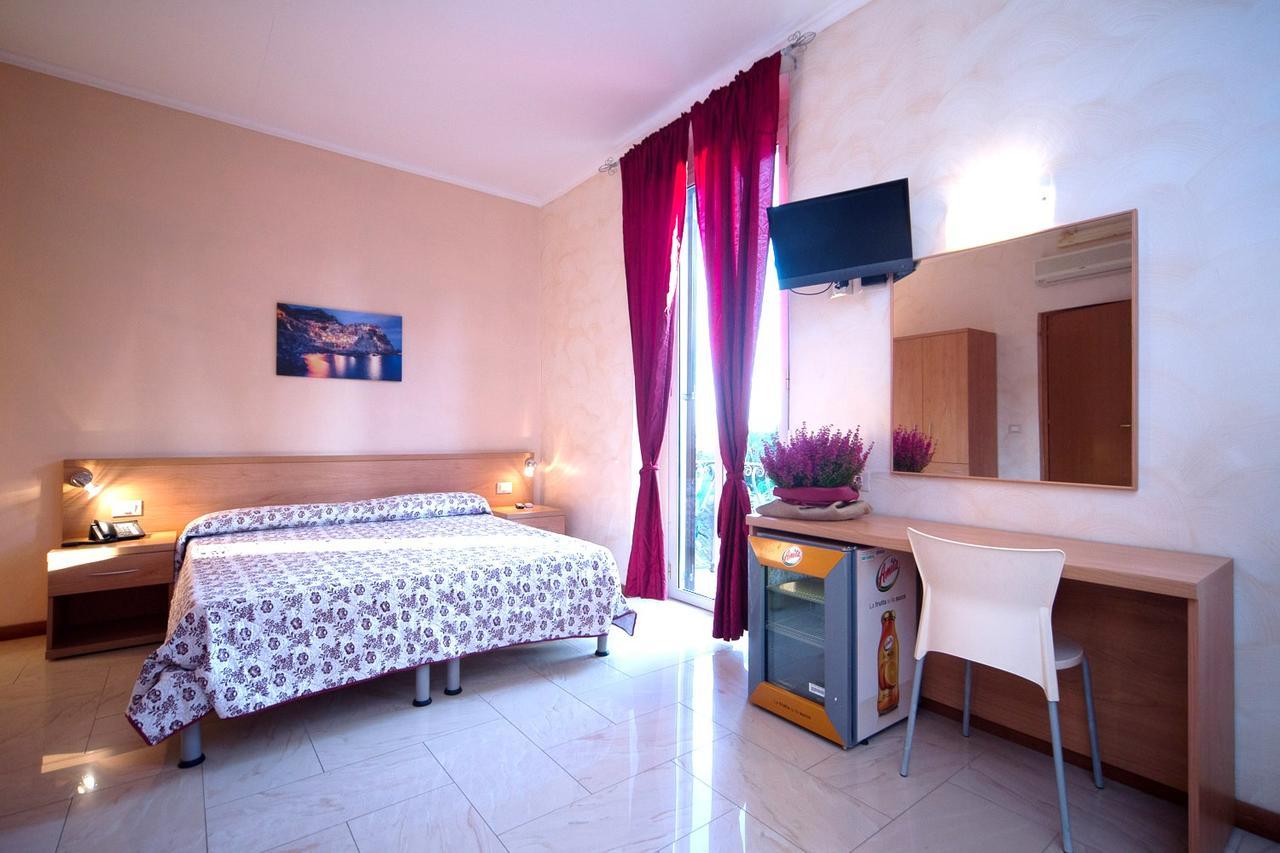 Hotel Villa Flora Больяско Экстерьер фото