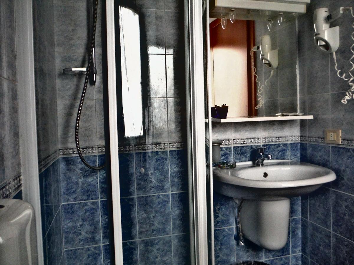 Hotel Villa Flora Больяско Экстерьер фото